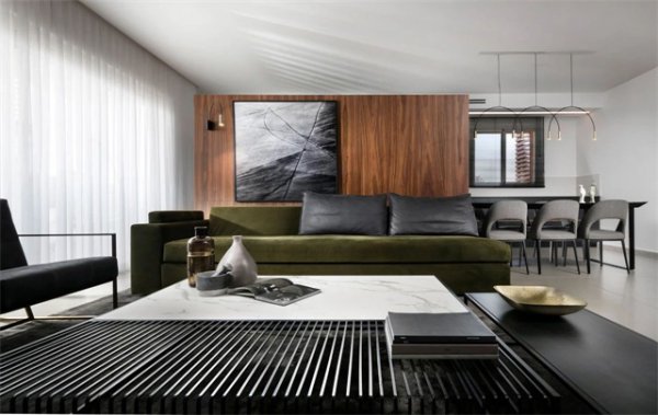 南昌商业空间装修案例：木地板铺还可以铺在墙面上，空间装修效果惊艳！